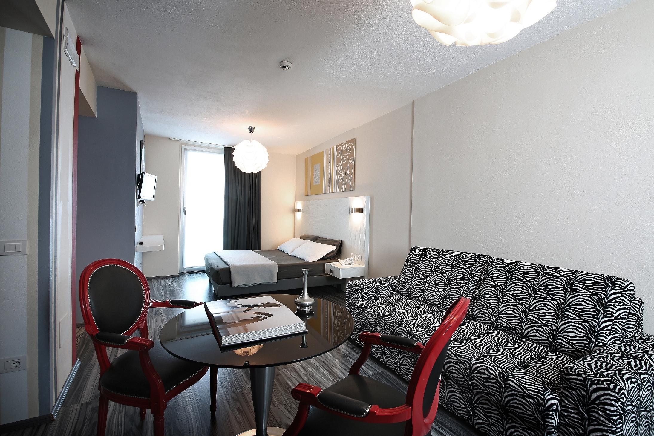 Happy Hotel Atelier Gardone Riviera Centro & Beach Exterior foto